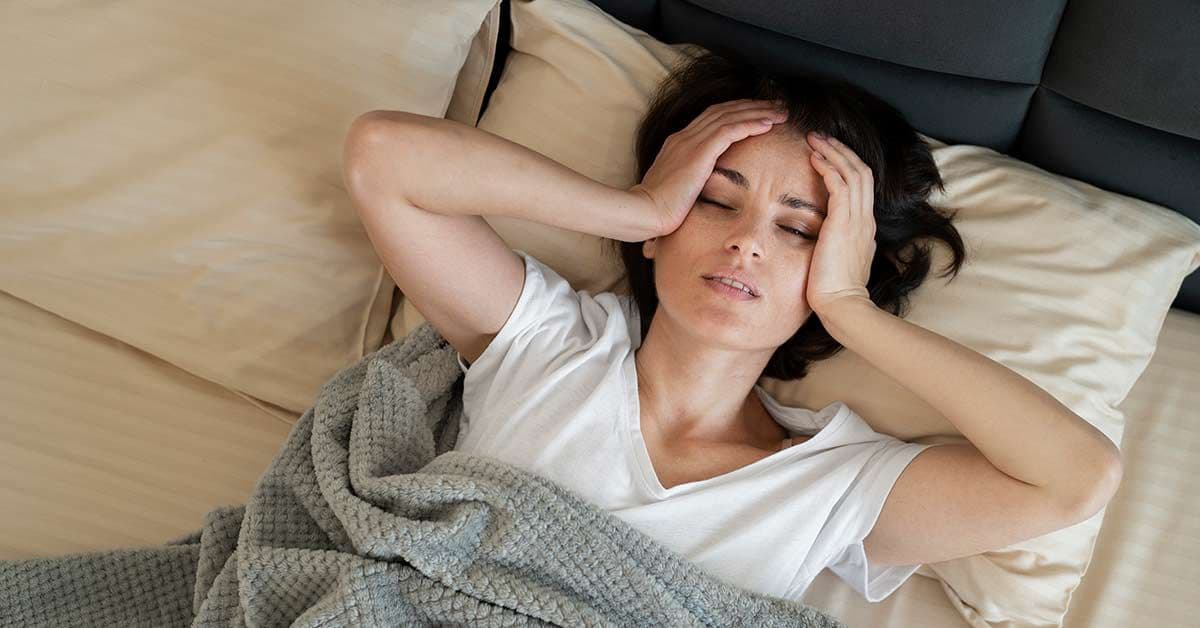 Dormir mal engorda? O que a ciência do sono diz sobre fome e metabolismo